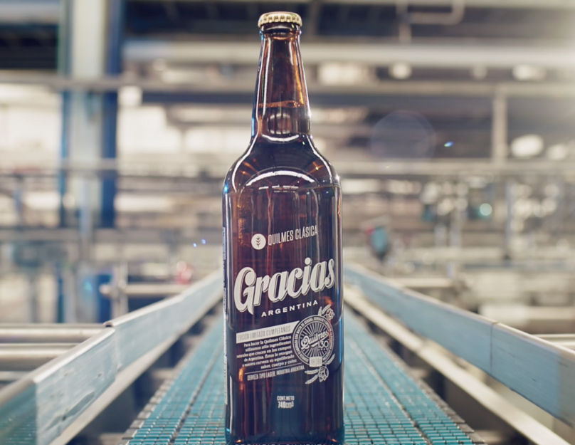  Quilmes y el mozo más memorioso agradecen a todo el mundo por los 130 años de la marca.